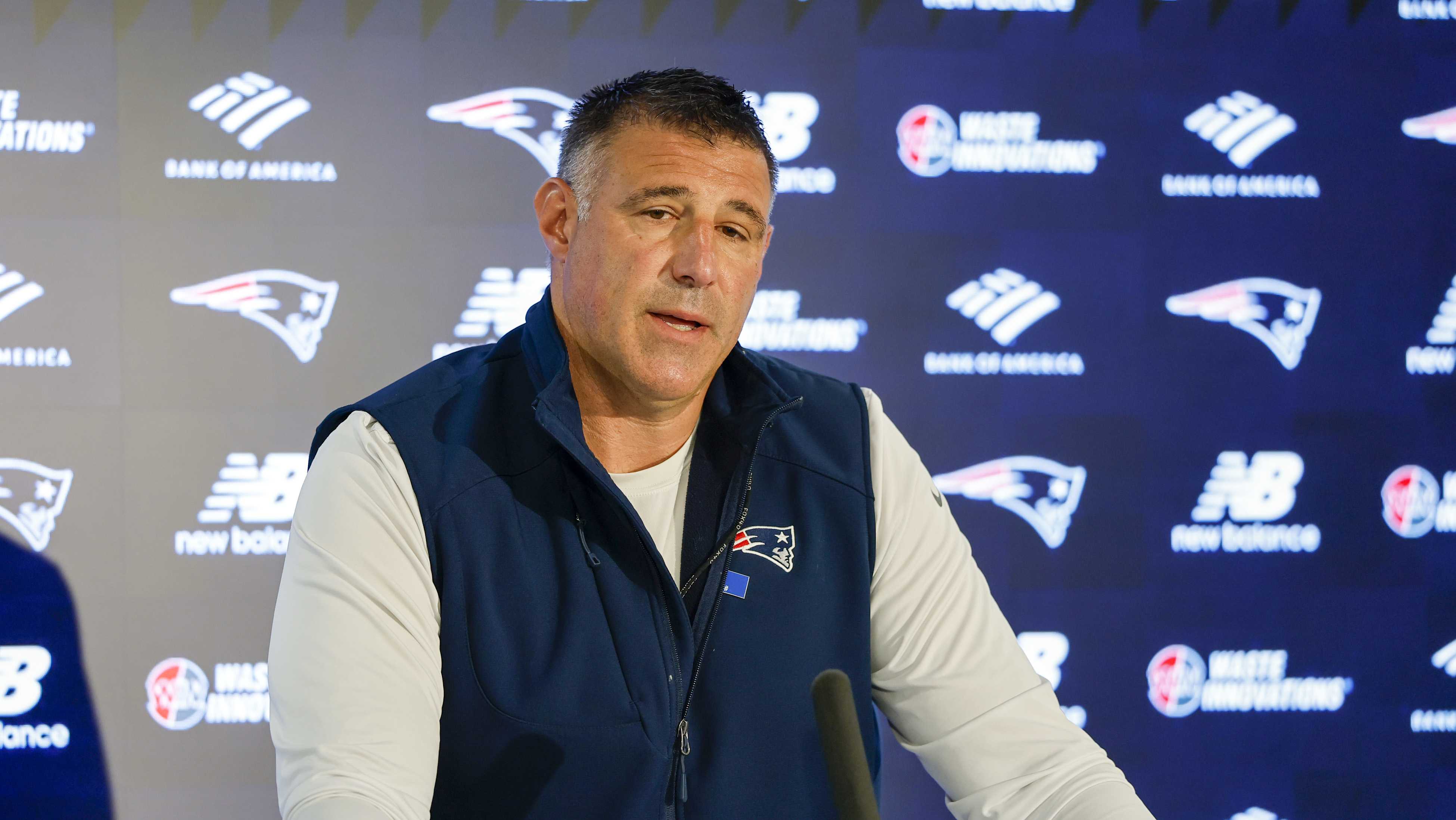Patriots coach Mike Vrabel talks about balance between family, football: 'My family is great'