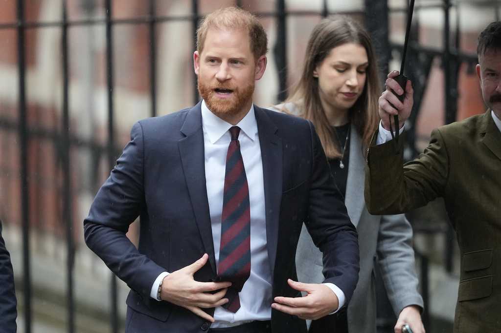 wcvb.com - Judge dismisses Prince Harry's privacy invasion lawsuit against publisher of Daily Mail