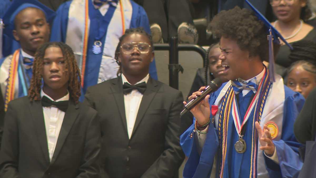 Murrah grad Landon Price, a 'Voice' contestant, shines at commencement ceremony