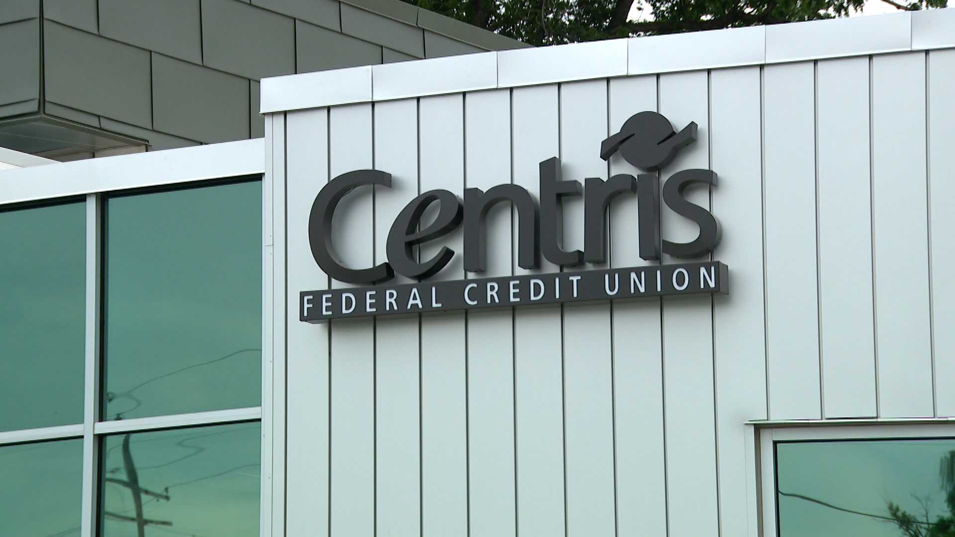 How seven people allegedly stole several thousand dollars from credit union account holders
