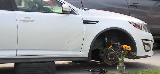 Man in Florida killed after car falls on him while changing tire