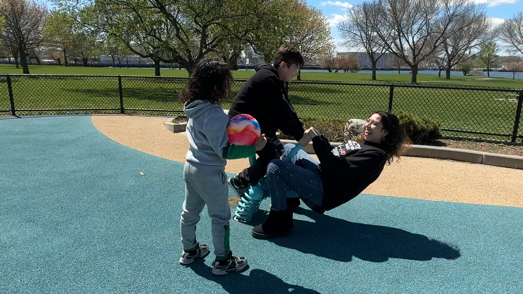 5 for Good: Roca helps young mother reunite with her sons