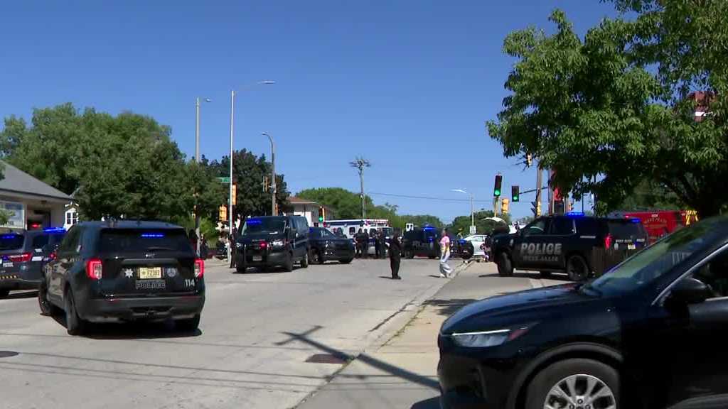 Caught on video: Milwaukee police chase ends in crash, 2 injured