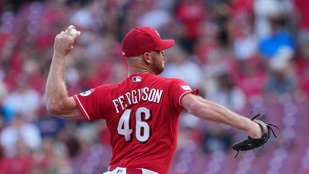 Reds moving lefty reliever Ferguson to Cardinals