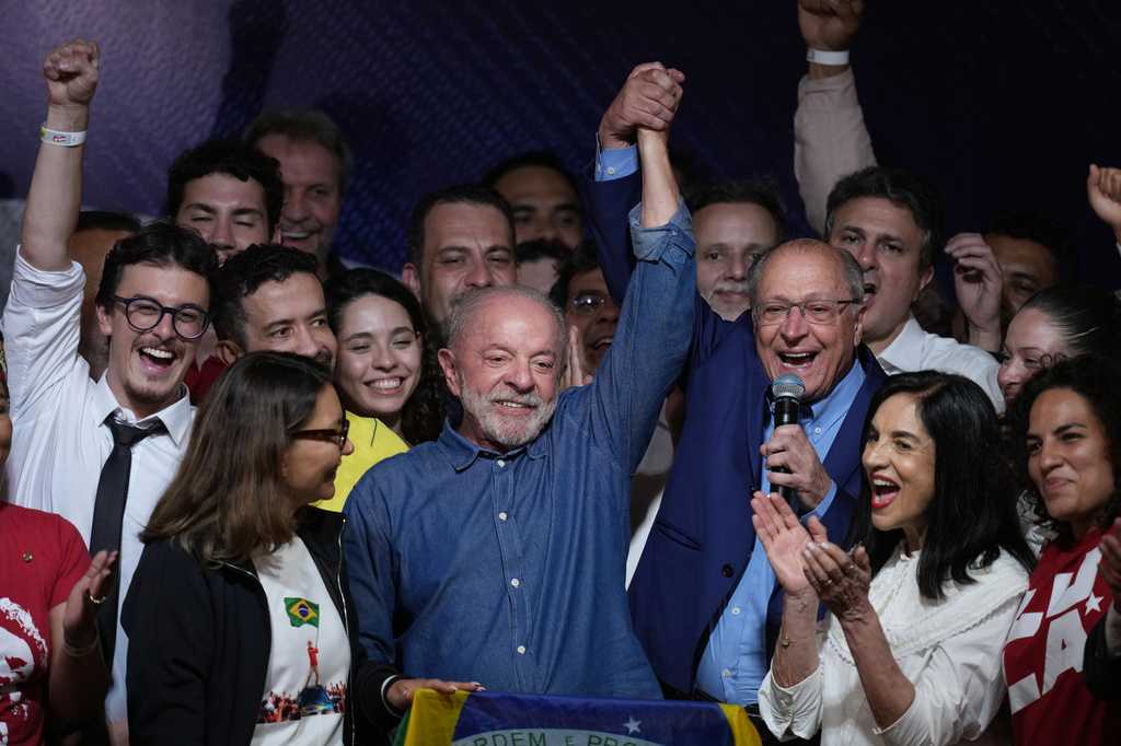 Global leaders react to Lula's reelection in Brazil