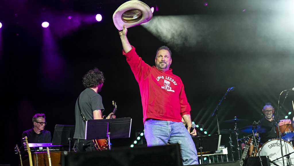 Report: Country music legend Garth Brooks looks to sell music catalog
