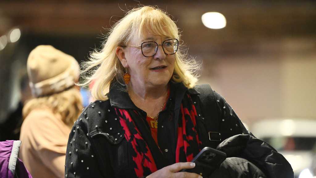 Donna Kelce arrives in Cincinnati for UC homecoming weekend