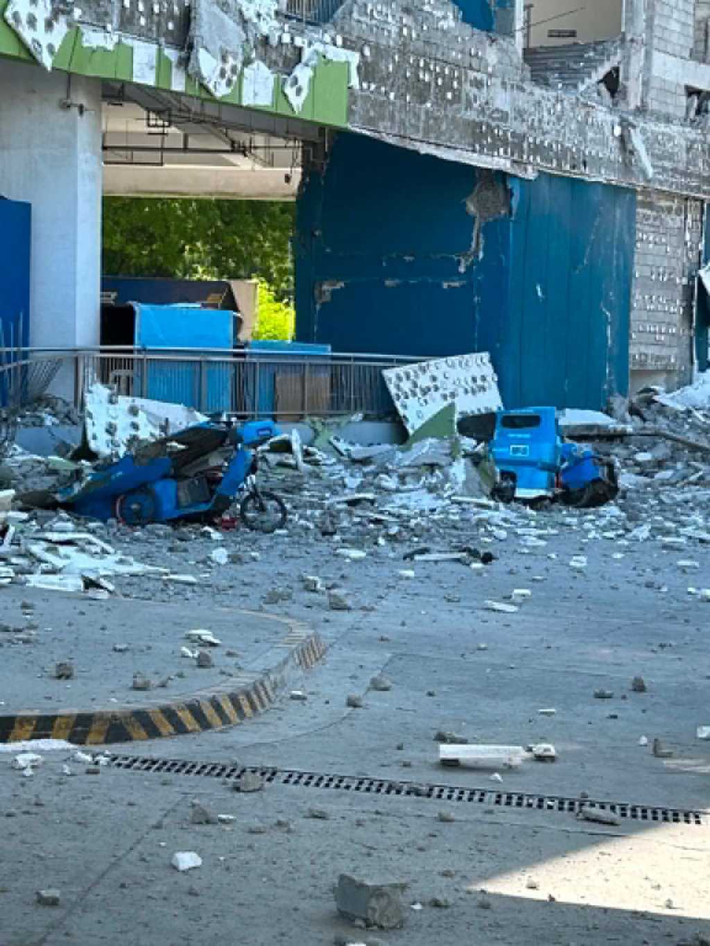 Earthquake in the Philippines causes 4 deaths, damage and a tsunami