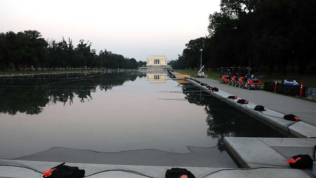 Trump's administration won't seek new bids to repair the Lincoln Memorial Reflecting Pool