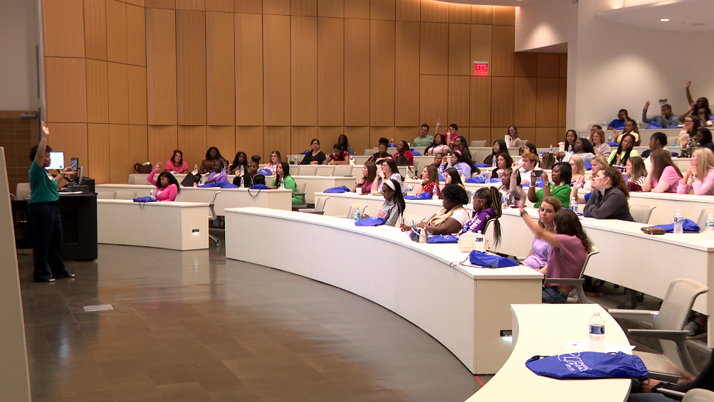 wapt.com - Omose Ighodaro - High school students explore healthcare careers at UMMC