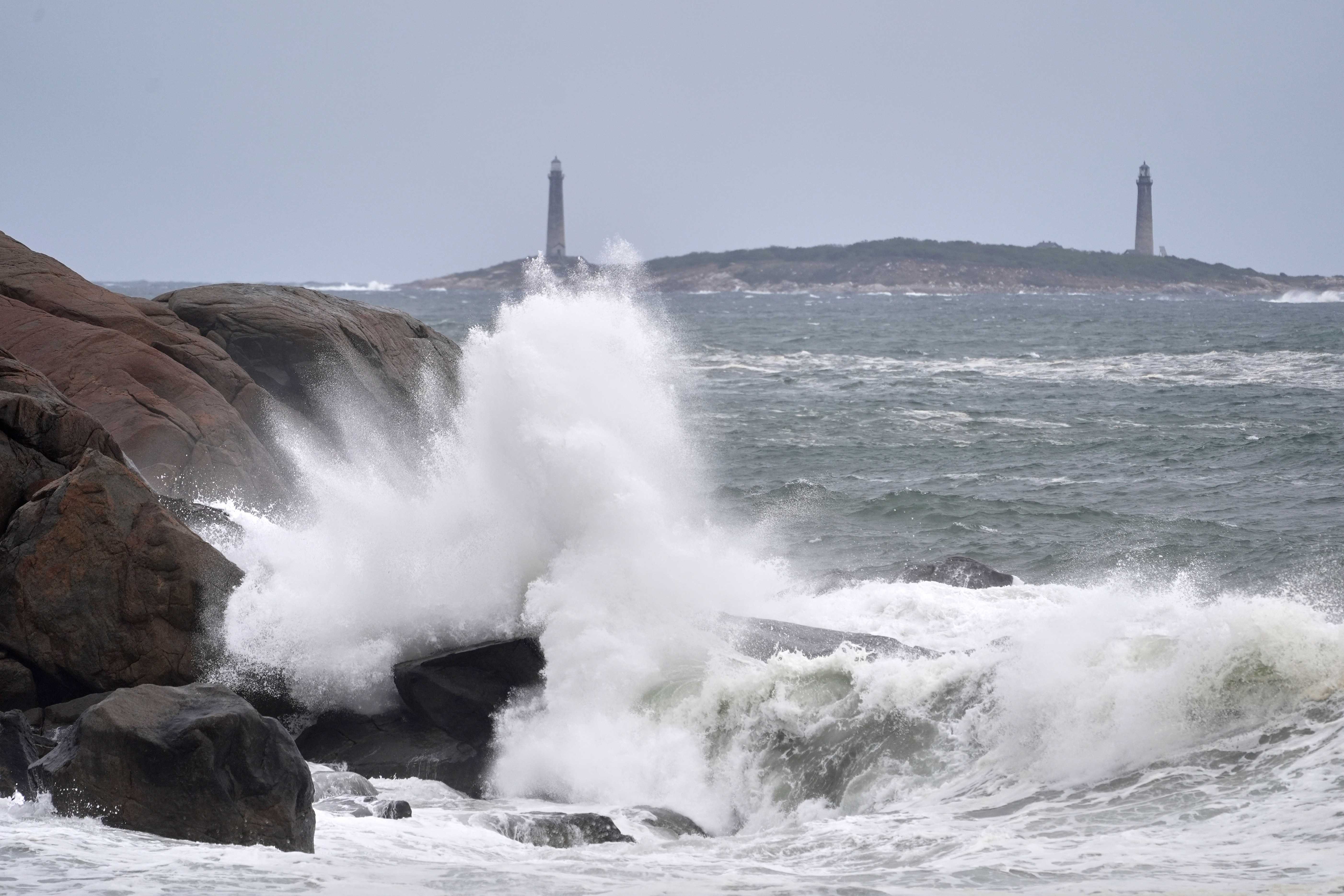 Roads flood and water inundates some homes as nor'easter take shape