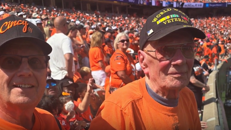 حامل تذكرة موسم بنغلس منذ فترة طويلة، أحد المحاربين القدامى في الحرب العالمية الثانية يحتفل بعيد ميلاده المائة