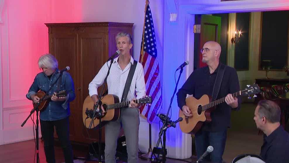 The Clarks perform concert in Pittsburgh mayor's office