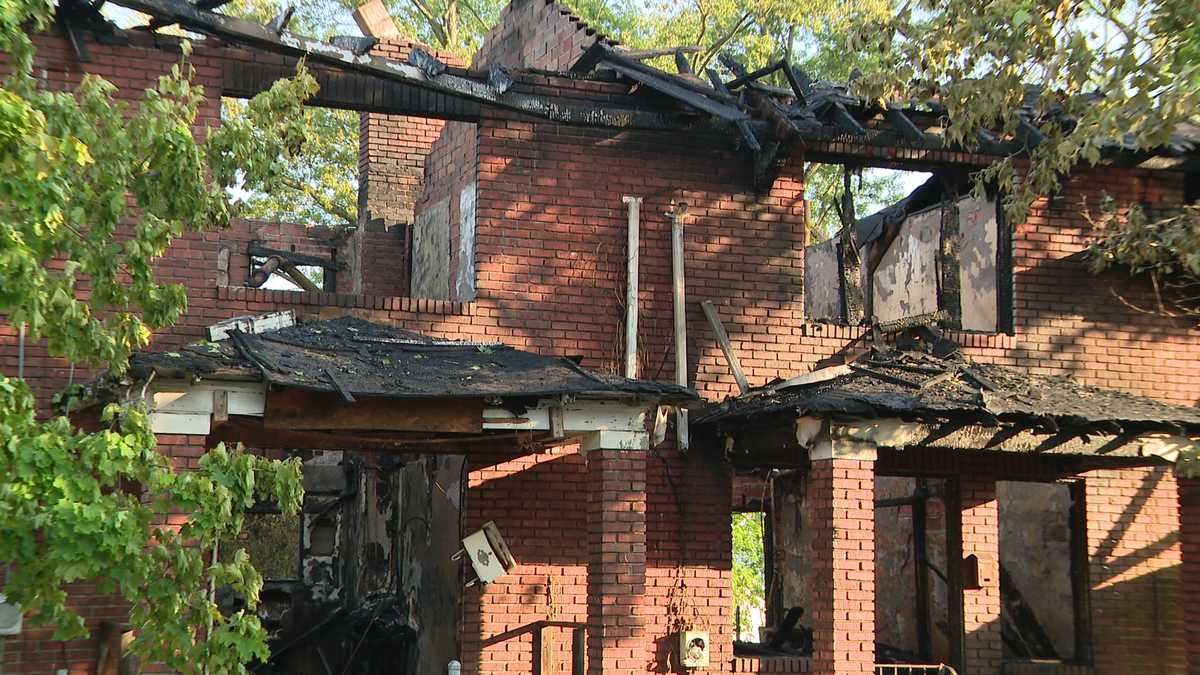 'Flames just pouring out': Fire rips through homes in Homestead