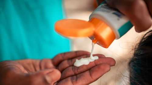 Few sunscreens meet safety standards, new report says