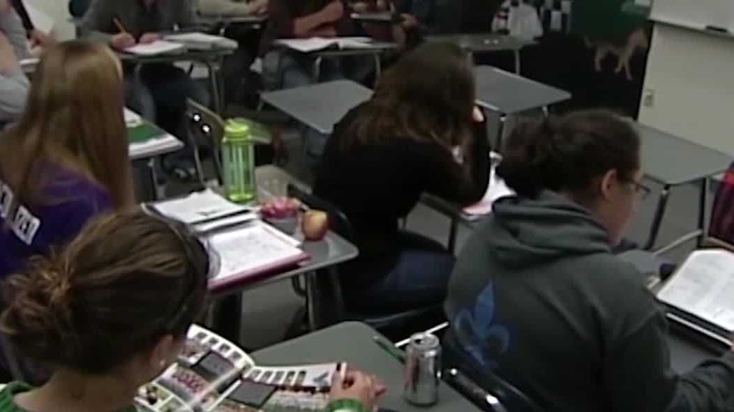 Clinical psychologist speaks to parents or future students looking to attend college