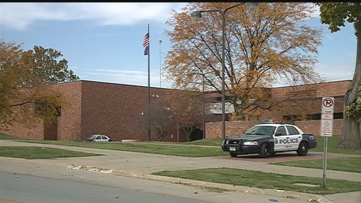 Omaha police arrest a teen with gun, ammunition outside of school