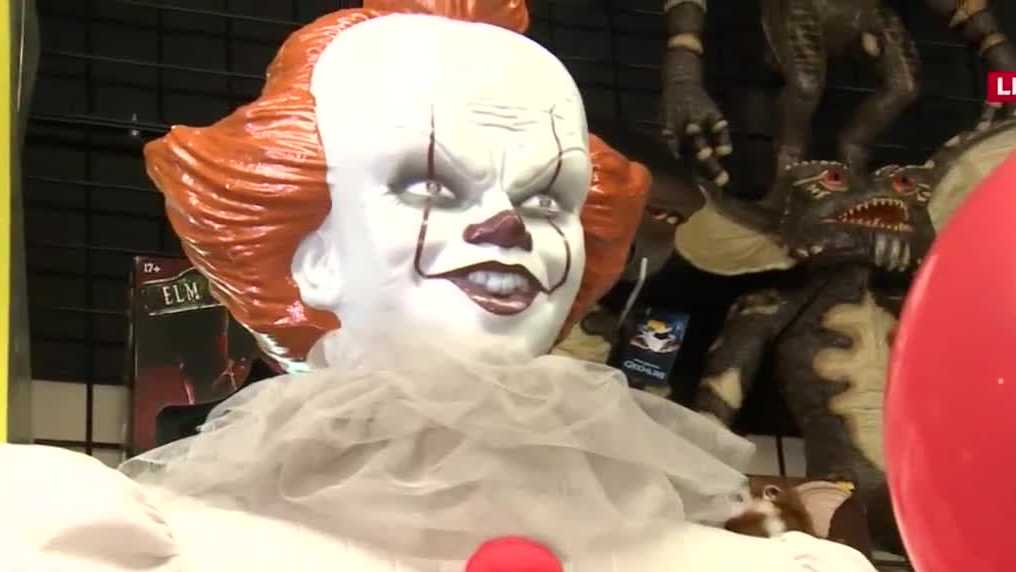 P﻿﻿opular Louisville costume shop Caufield's Novelty has your