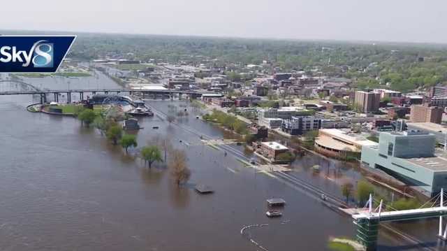 Iowa flooding: Cities work to keep out Mississippi River floodwaters - Vimarsana News