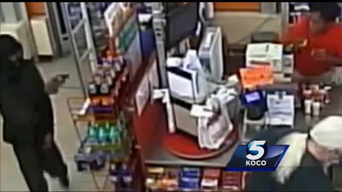 Police searching for suspect after Family Dollar robbery lasting seconds