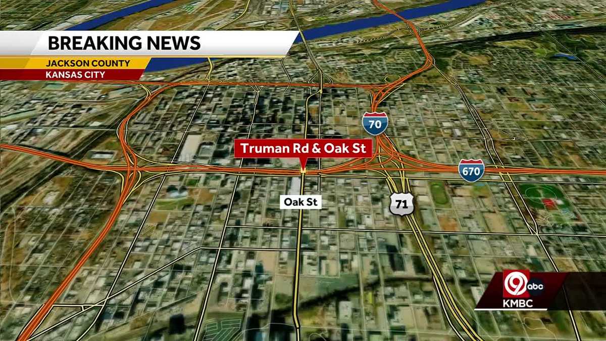 Two Kansas City officers hospitalized following crash on Truman, Oak