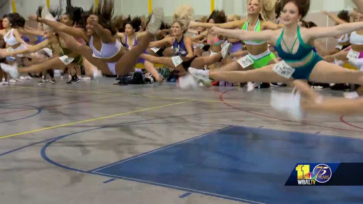 Baltimore Ravens Cheerleaders - Working together makes stunts that