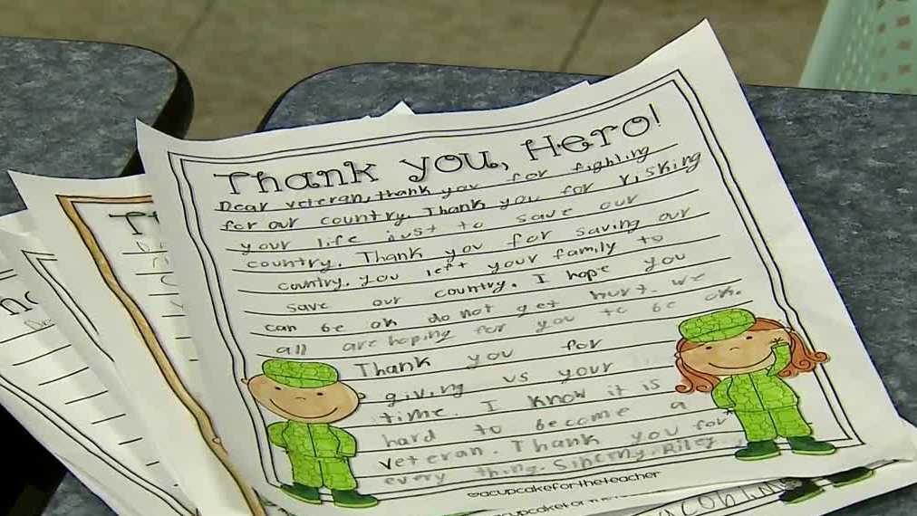 JCPS Students Write Holiday Cards For Veterans