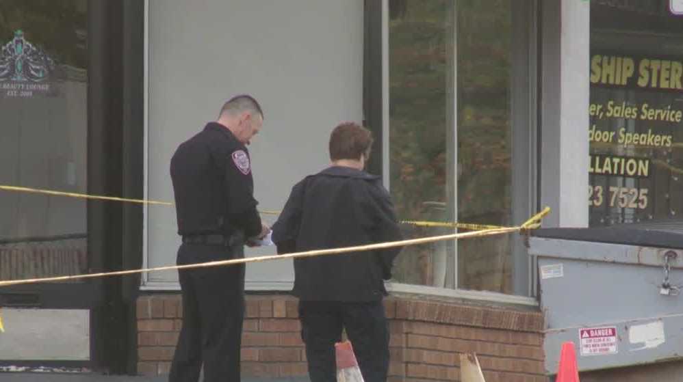 Police look for suspect in Auburn crash that killed 1, injured 2