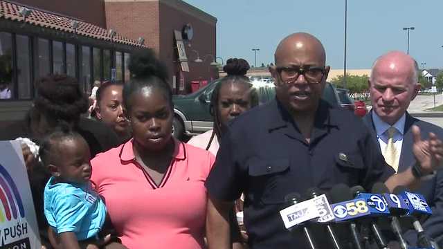Couple mistaken as hit-and-run suspects at Kenosha Applebee's demand police accountability - Vimarsana News