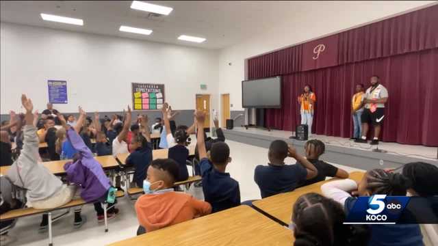 15-year-old college graduate revisits elementary school - Vimarsana News