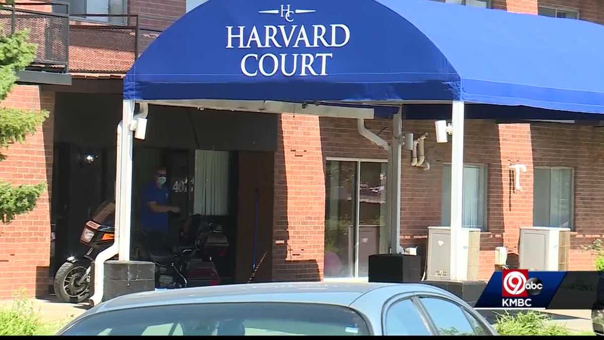 Health Inspectors Conduct Investigation At Kc Apartment Complex