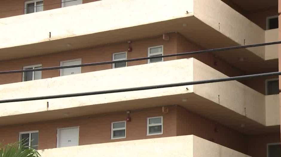 Residents evacuated from Florida apartments deemed unsafe