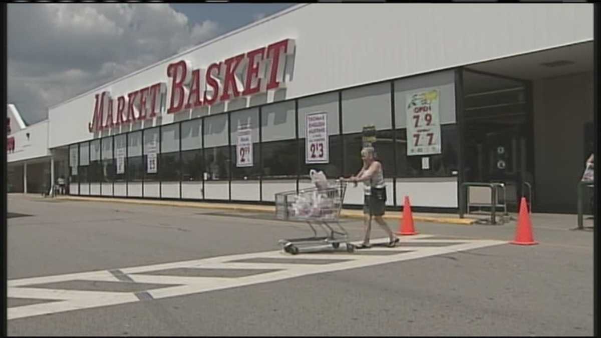 Market Basket workers, customers rally for CEO