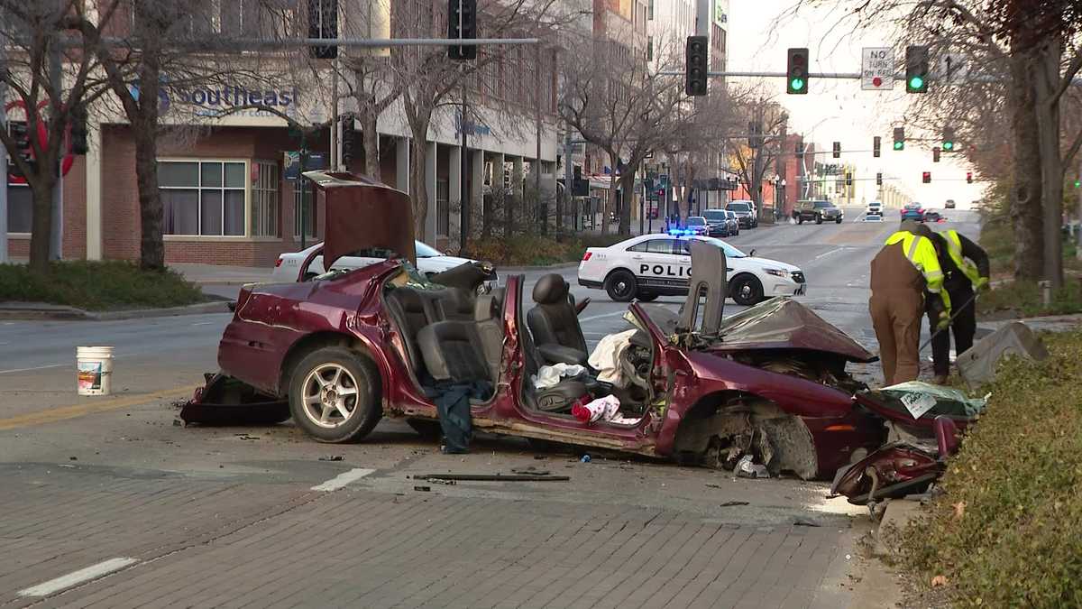 Lincoln police investigating single-vehicle crash