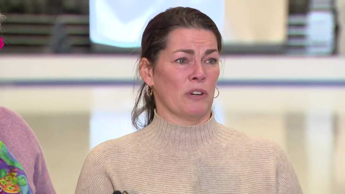 Tearful Kerrigan reacts to DC crash that killed Mass. skaters