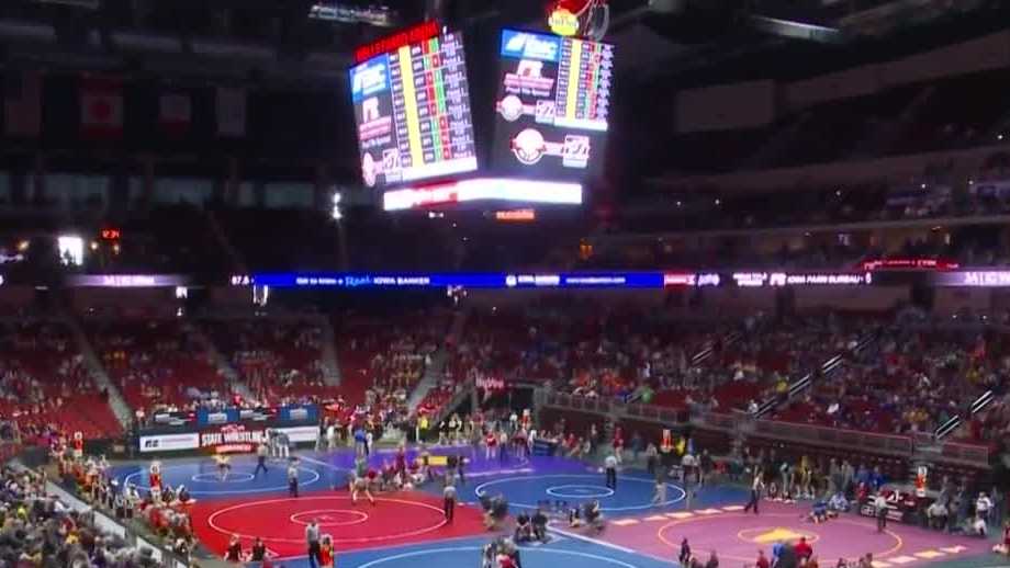 Iowa wrestling fans descend on Des Moines for state tournament