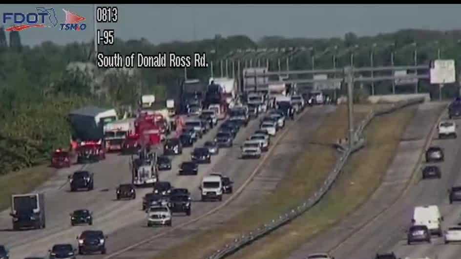 Crash involving tractor-trailer blocks lanes on southbound I-95 in Florida