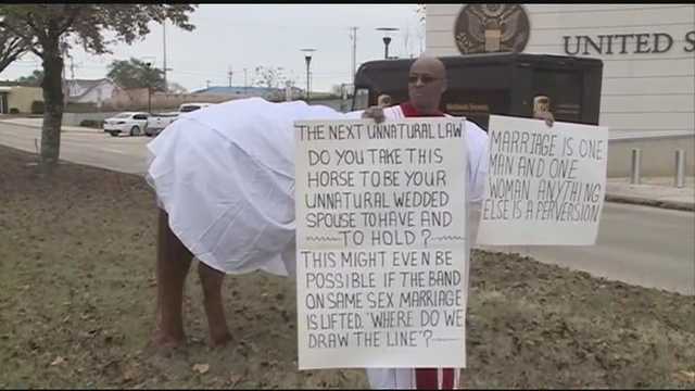 Mississippi man, horse protest gay marriage