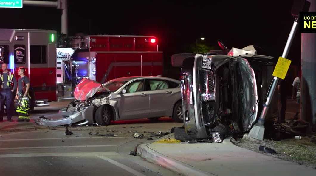 Rollover crash in Lehigh Acres leaves 2 people injured
