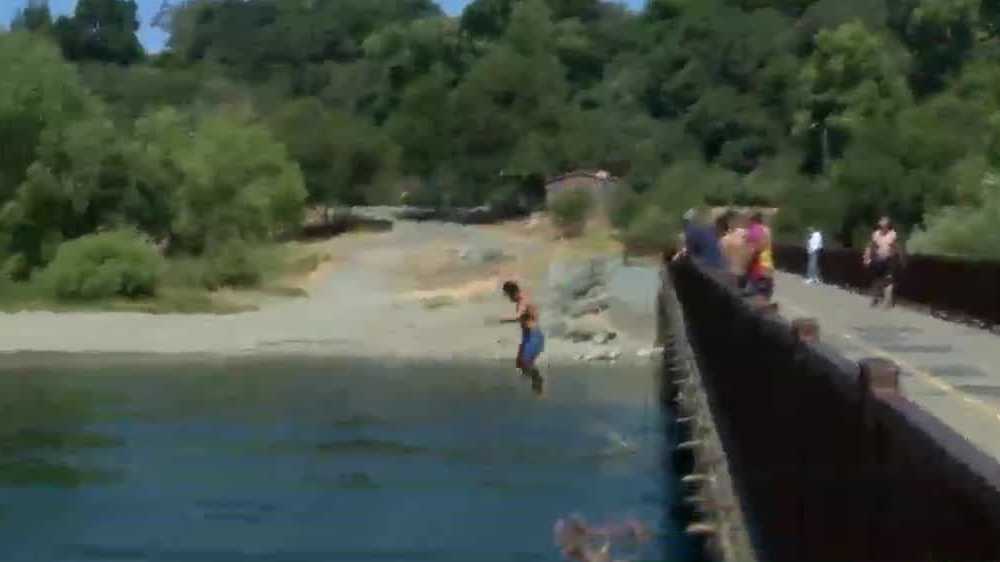 Don’t do it! People warned against jumping off bridges into river