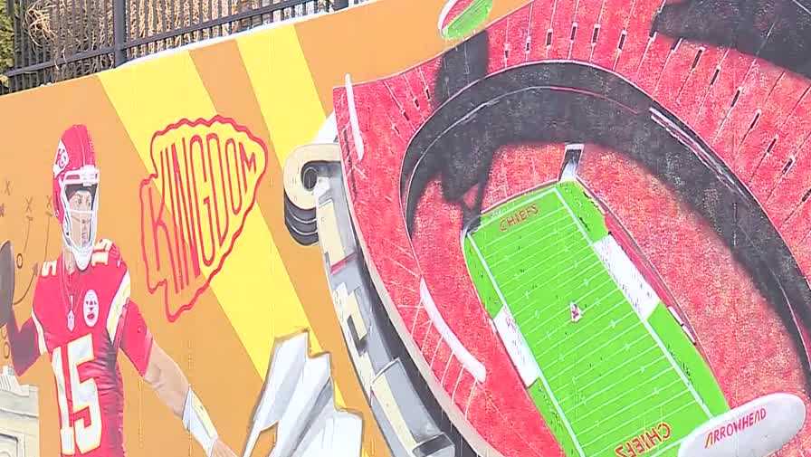 Kansas City Chiefs fan goes all out to create a huge mural