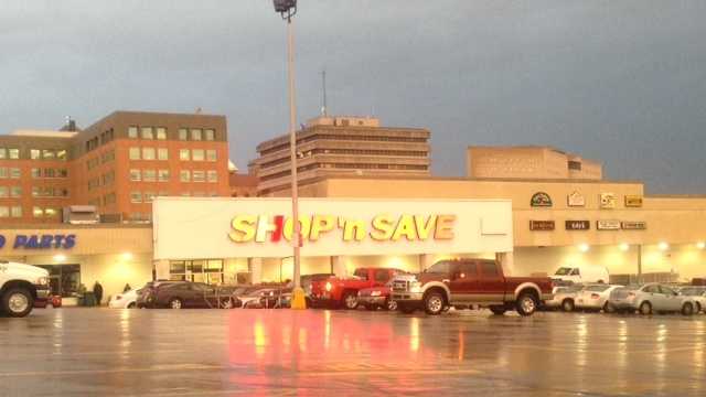 Man shot, killed in grocery store parking lot