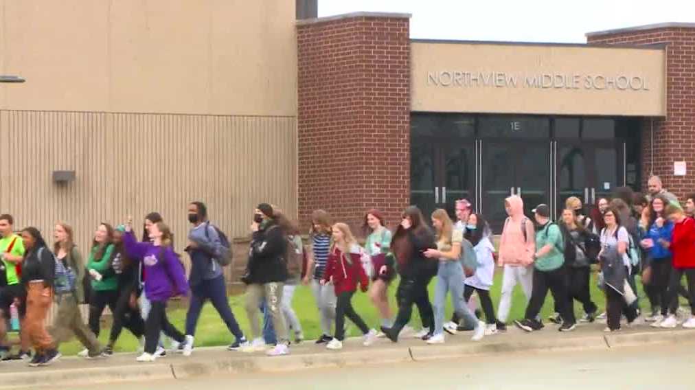 Video: Iowa middle schoolers walk out in protest of Supreme Court draft on abortion