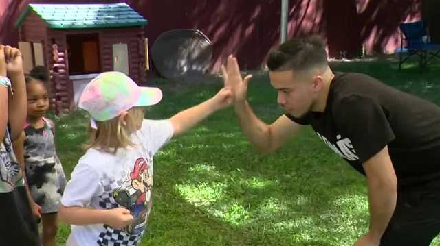 Sacramento pro boxer teaches kids the basics