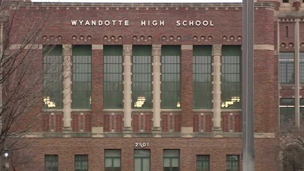 Student arrested at Wyandotte High School after gun found - KMBC