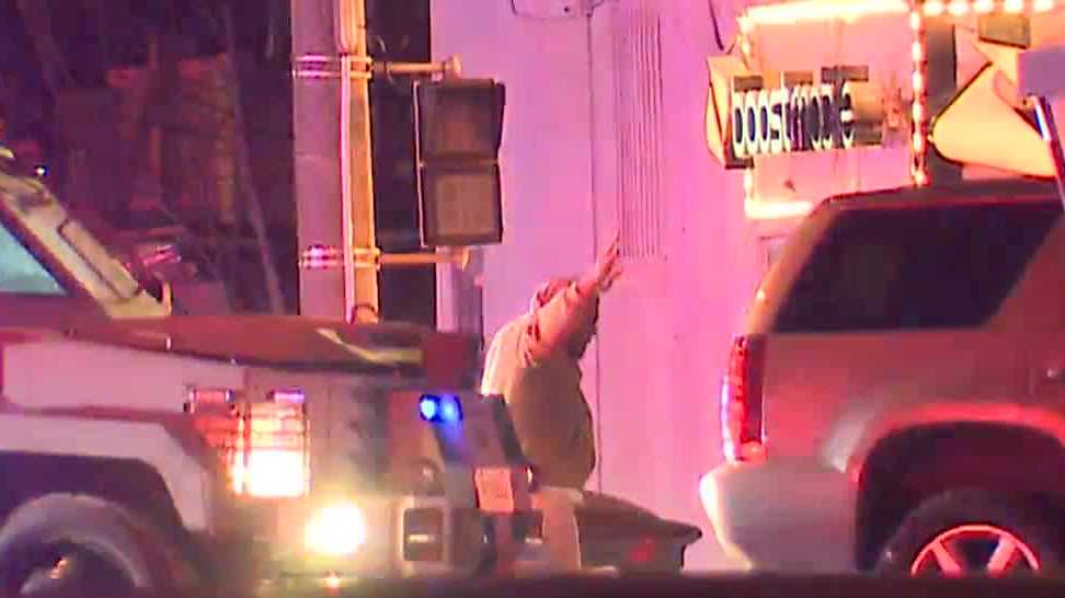 Police chase in Milwaukee ends in crash into building