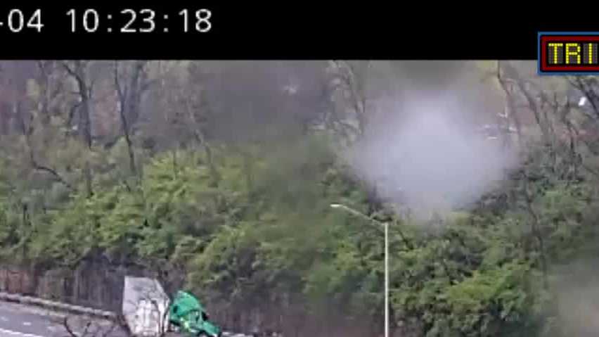 Jackknifed semi blocked I-71 ramp in Louisville for hours
