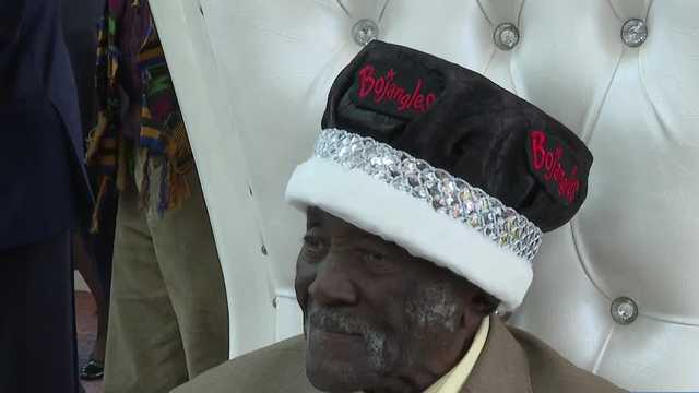 Bojangles restaurant has birthday party for 105-year-old customer - Vimarsana News
