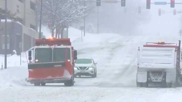 des moines digs out of massive snowfall