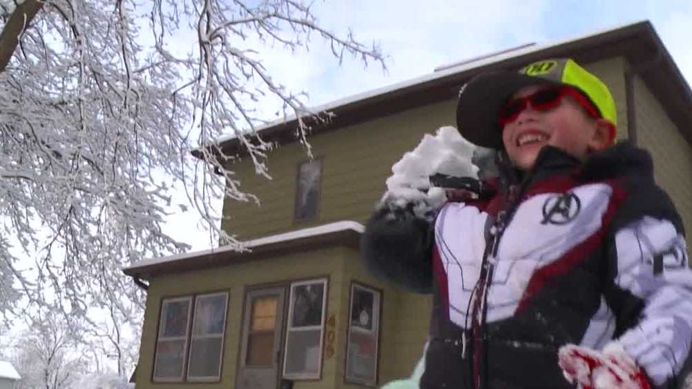 Snowballs and snow angels in Algona